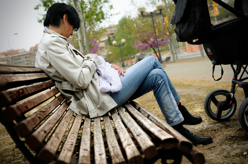 Amamentação protege o bebê contra os efeitos da poluição, diz pesquisa