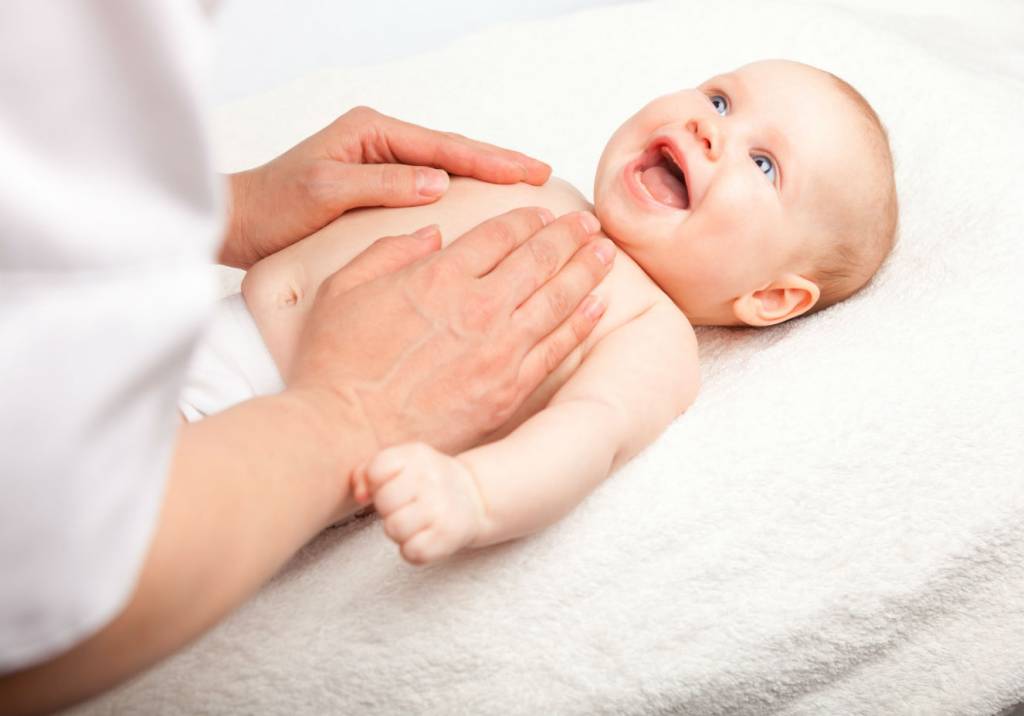 Massagem infantil: aprenda como ajudar seu bebê a relaxar e crescer saudável