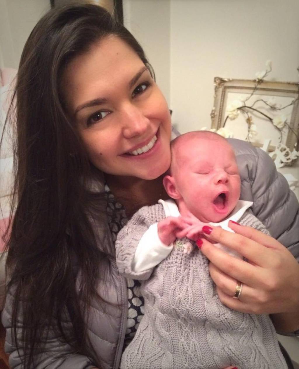 Melinda, filha de Michel Teló e Thais Fersoza, comemora seu primeiro mesversário