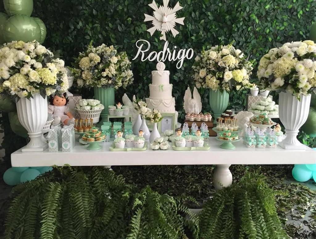 Rodrigão e Adriana Sant’Anna escolhem decoração angelical para o batizado do filho