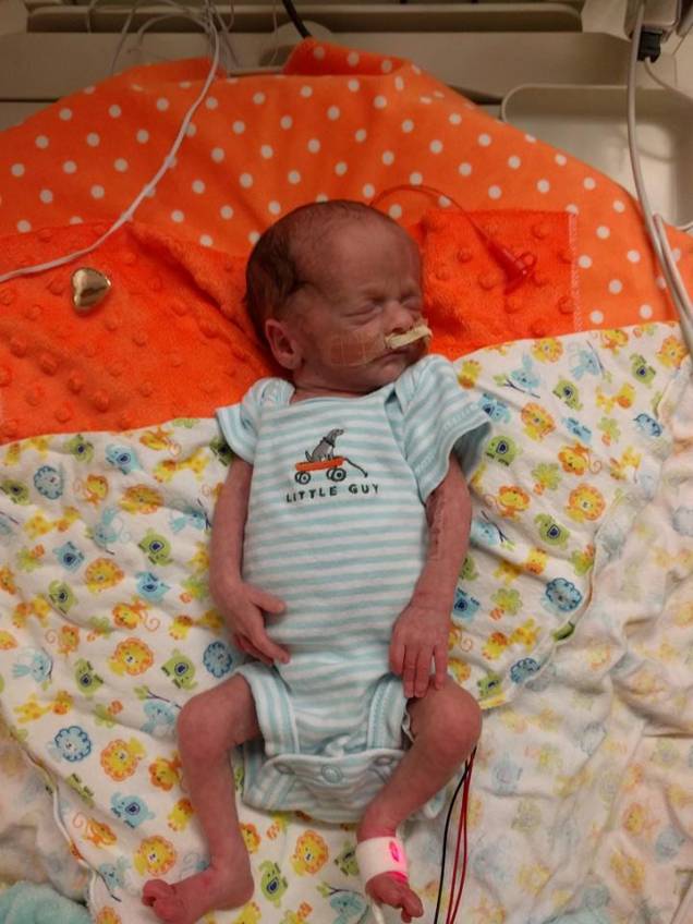 Bebê Hugo com roupinhas novas Bebê Hugo com roupinhas novas