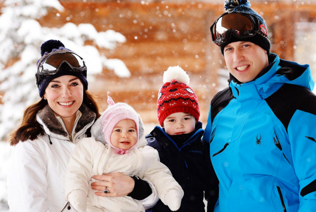 Família Real divulga fotos de Kate Middleton, William e os filhos em férias na França