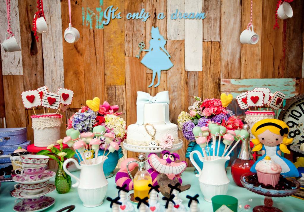 Festa Alice no País das Maravilhas: decoração original e charmosa!