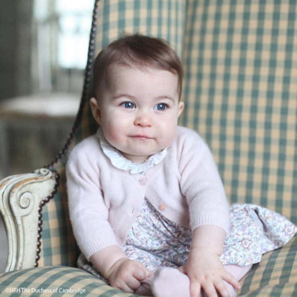 Príncipe William e Kate Middleton divulgam novas fotos oficiais da Princesa Charlotte