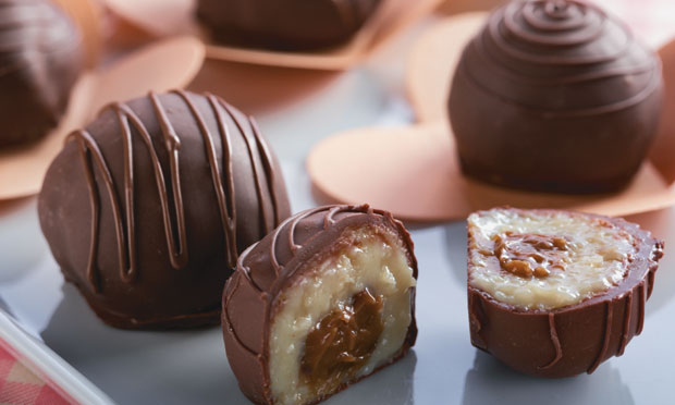 Bombom casadinho trufado: gostosura para dar ou vender Bombom casadinho trufado: gostosura para dar ou vender