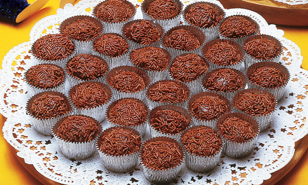 Brigadeiro: receita tradicional que a família toda adora! Brigadeiro: receita tradicional que a família toda adora!