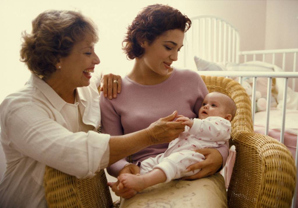 5 coisas que mudam na relação entre sogra e nora após a chegada dos netos