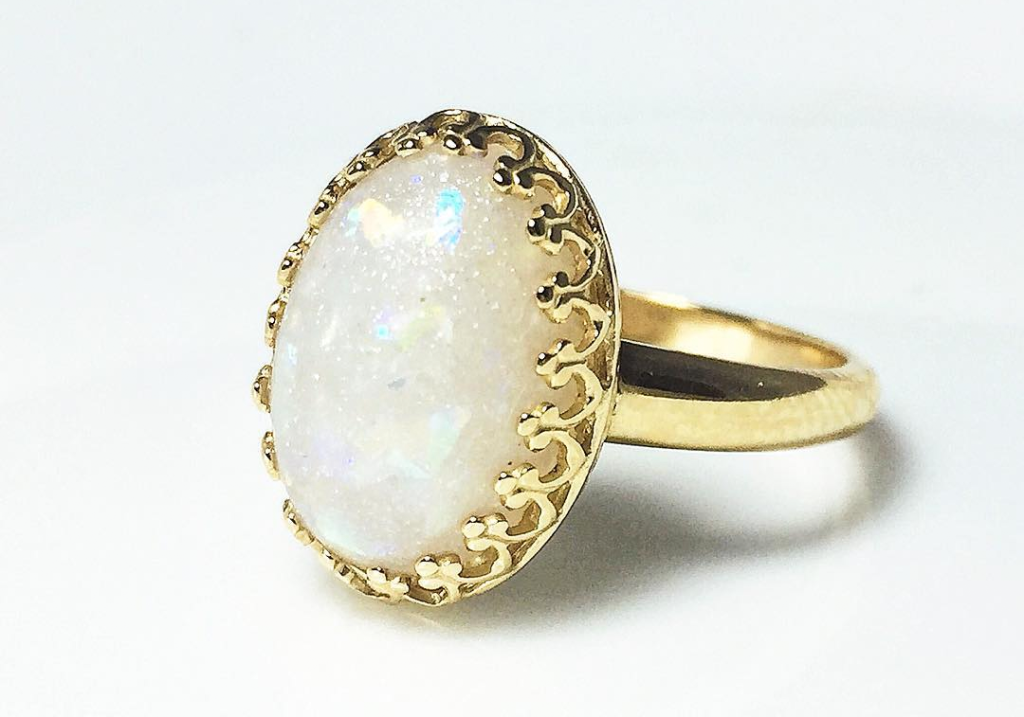 Joias de leite materno são a nova sensação entre as mamães