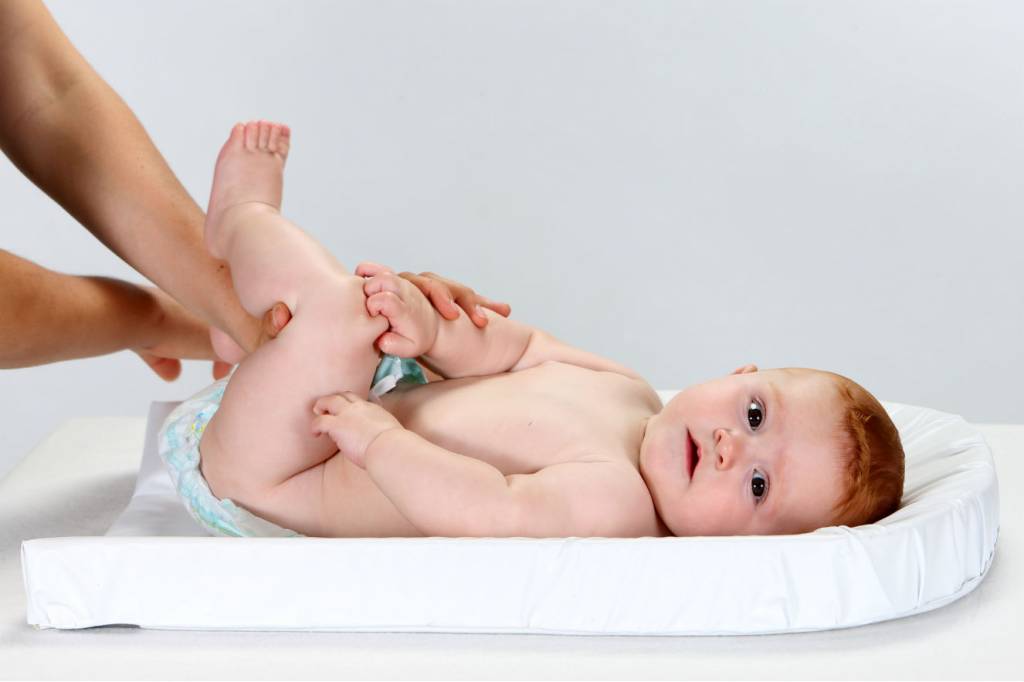 Troca de fraldas do bebê: como evitar acidentes e quedas