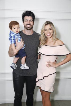 Rodrigão e Adriana Sant'Anna com o filho