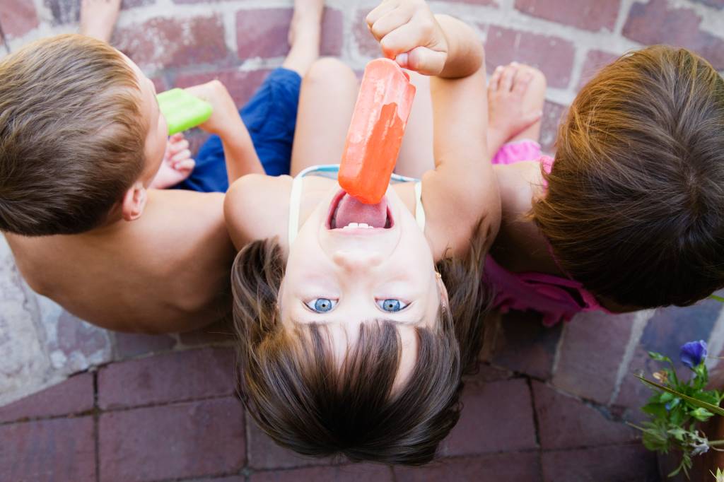 Crianças podem ingerir coisas geladas durante o verão?