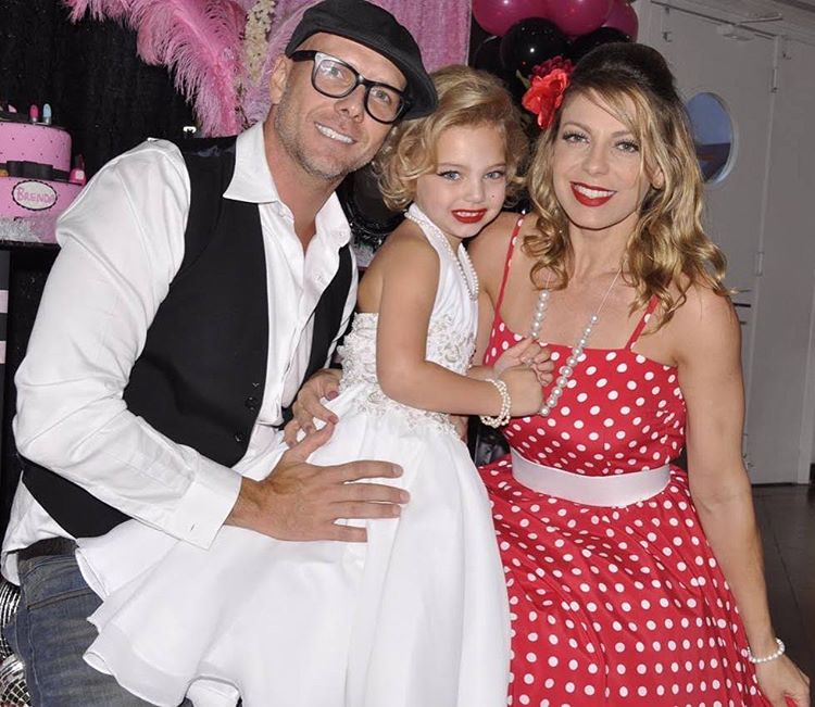 Sheila Mello faz desabafo após críticas sobre a festa da filha