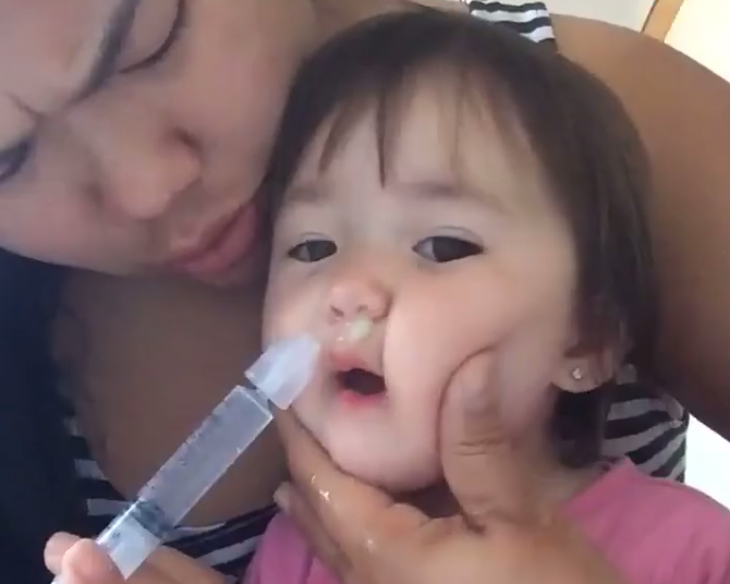 Vídeo que mostra como lavar nariz entupido das crianças viraliza |  Bebe.com.br