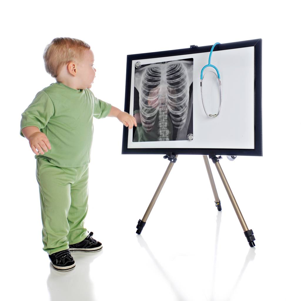 A exposição à radiação de raio-X pode fazer mal às crianças?