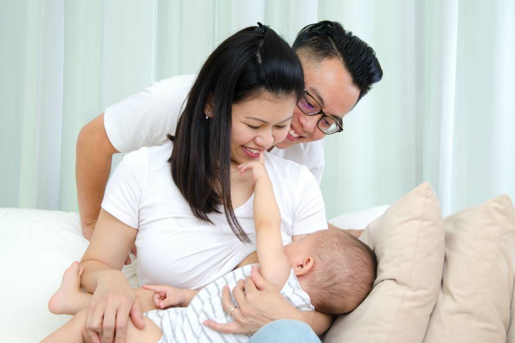 O papel do pai no período da amamentação: benefícios para mãe e conexão familiar