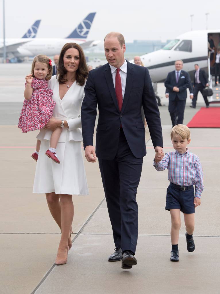 Família real em visita à Polônia