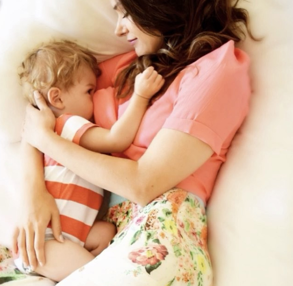 20 fotos que mostram a beleza da amamentação prolongada