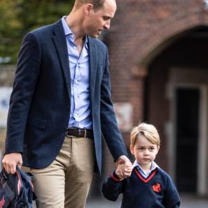 Príncipe William levando George pra escola