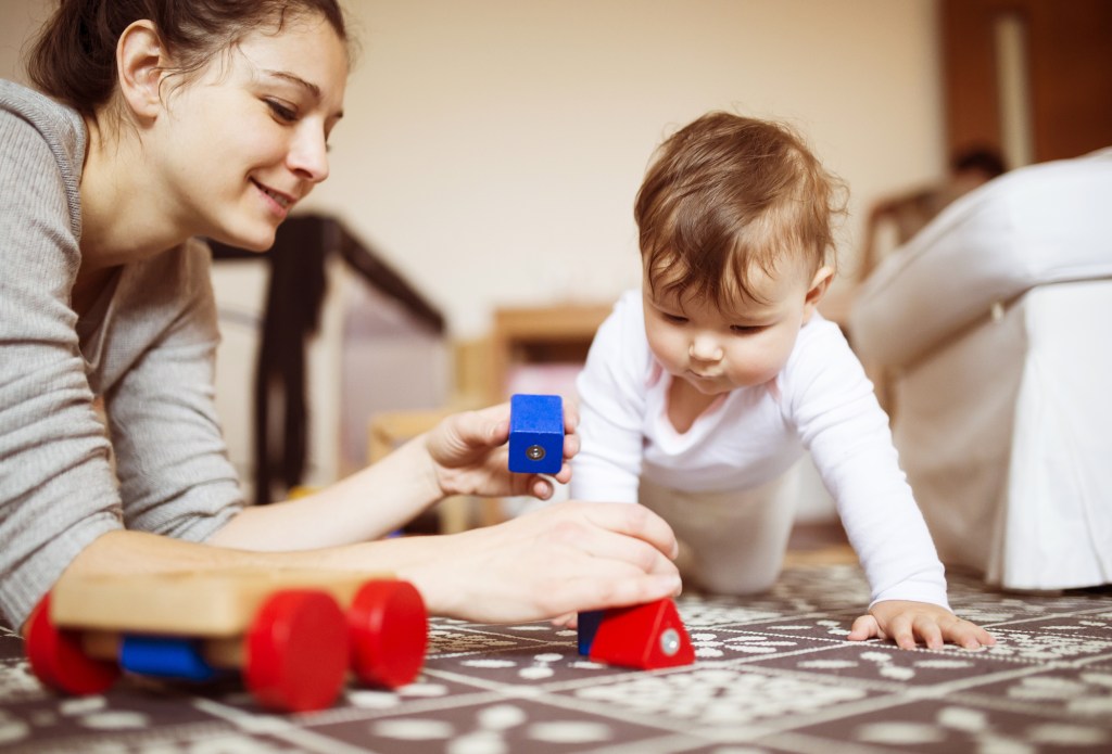Brincadeiras e atividades Montessori 6 meses circuito