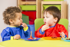 Dicas para montar uma lancheira saudavel para o seu filho