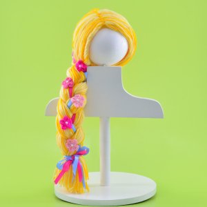 Como fazer perucas de lã de princesas para crianças com câncer