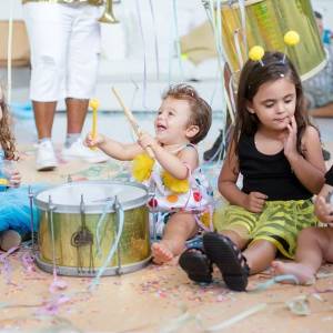 Rafa Brites comemora o primeiro ano de Rocco com festa de Carnaval 2