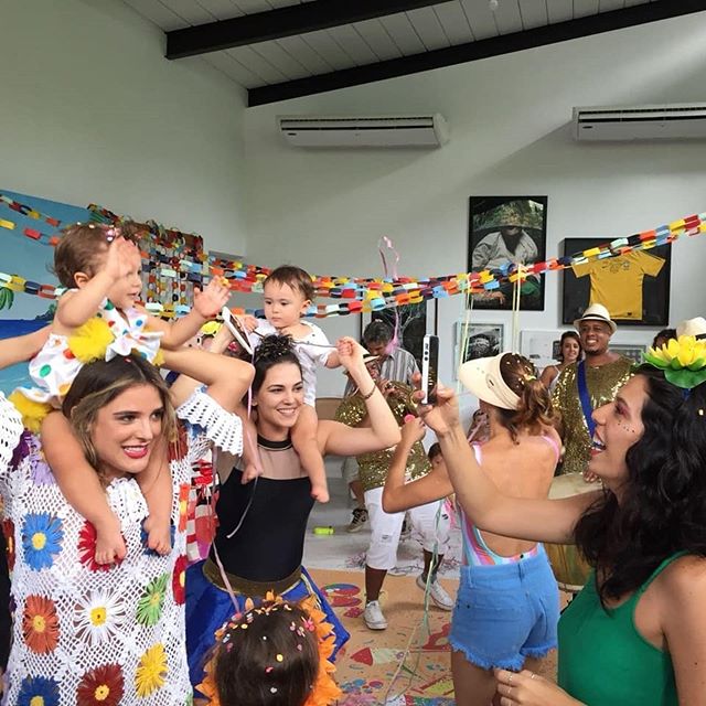 Rafa Brites comemora o primeiro ano de Rocco com festa de Carnaval 2