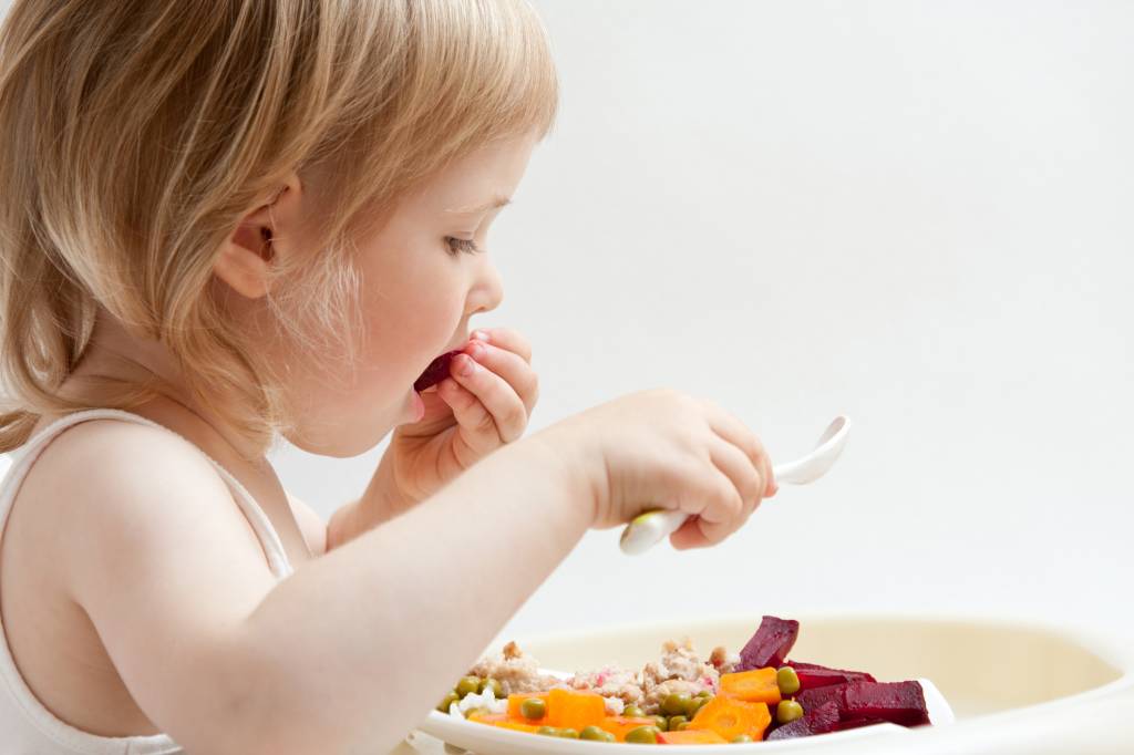Baby-Led Weaning: tudo sobre a introdução alimentar guiada pelo bebê