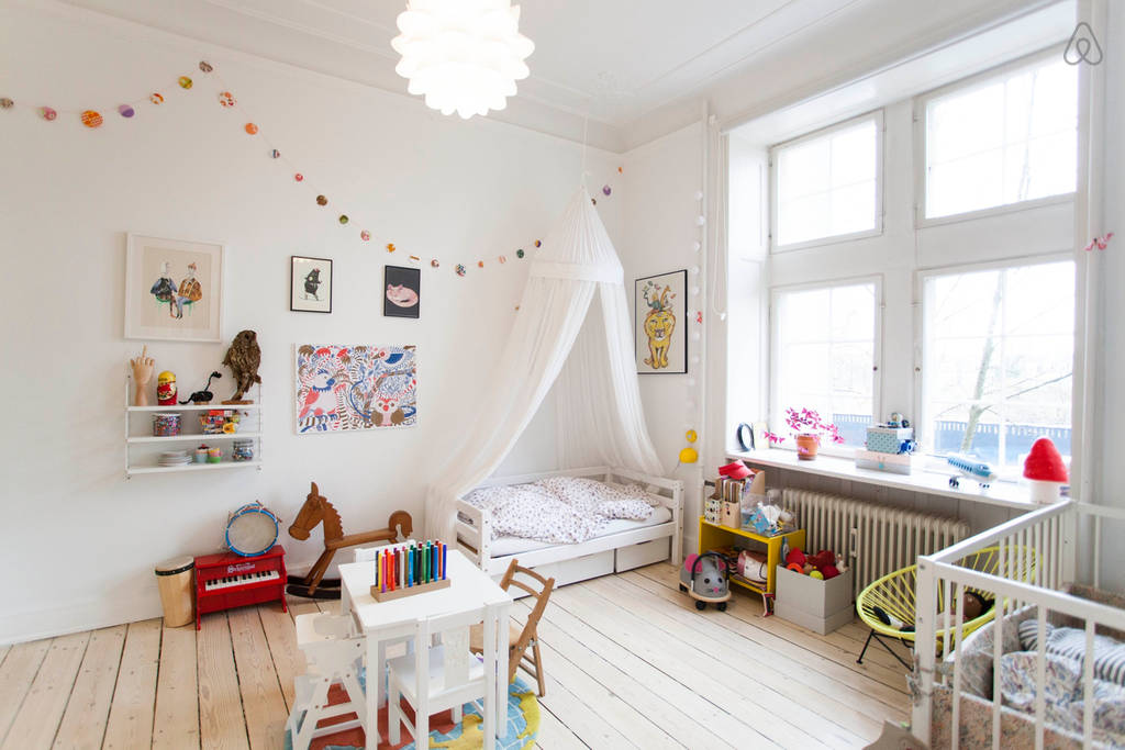 8 imóveis do Airbnb com quartos de bebês para levar seu filho nas viagens