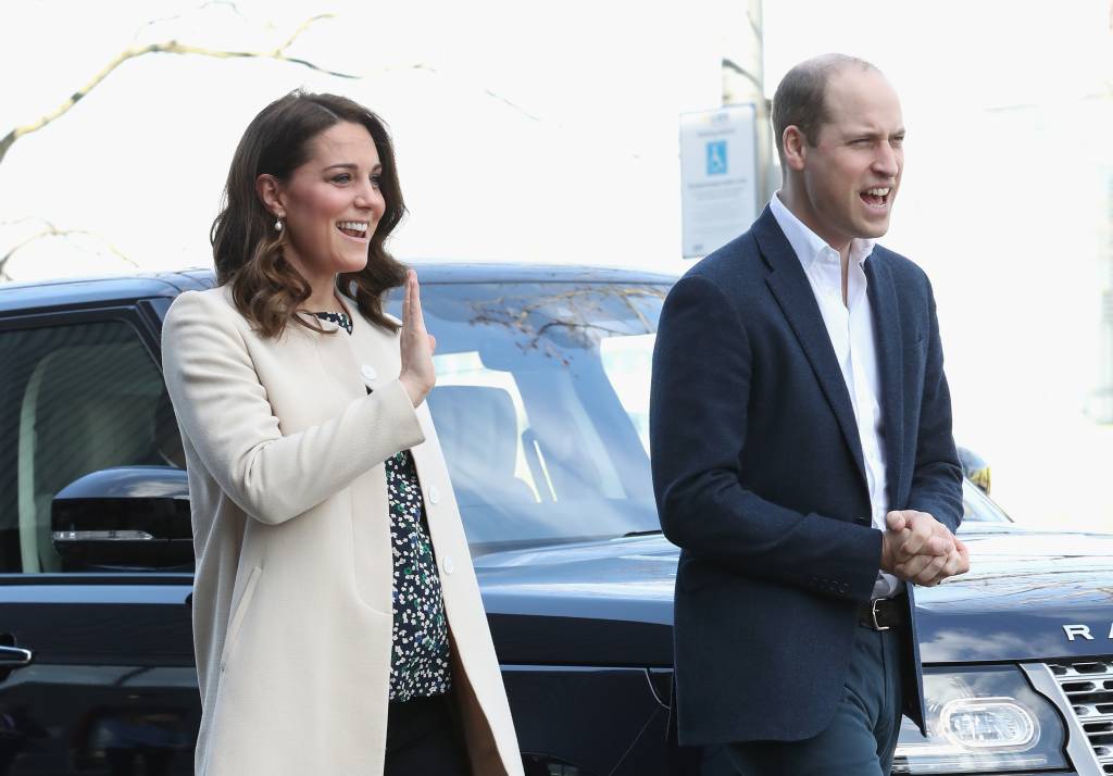 Kate Middleton dá à luz seu terceiro filho com príncipe William