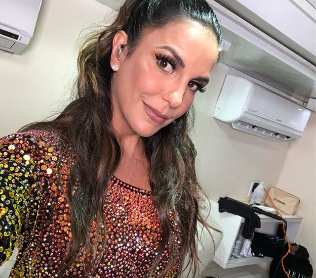 Ivete Sangalo se apresenta em Salvador quase 3 meses depois do parto