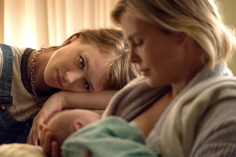 Tully: 5 motivos para as mães e os pais assistirem ao filme