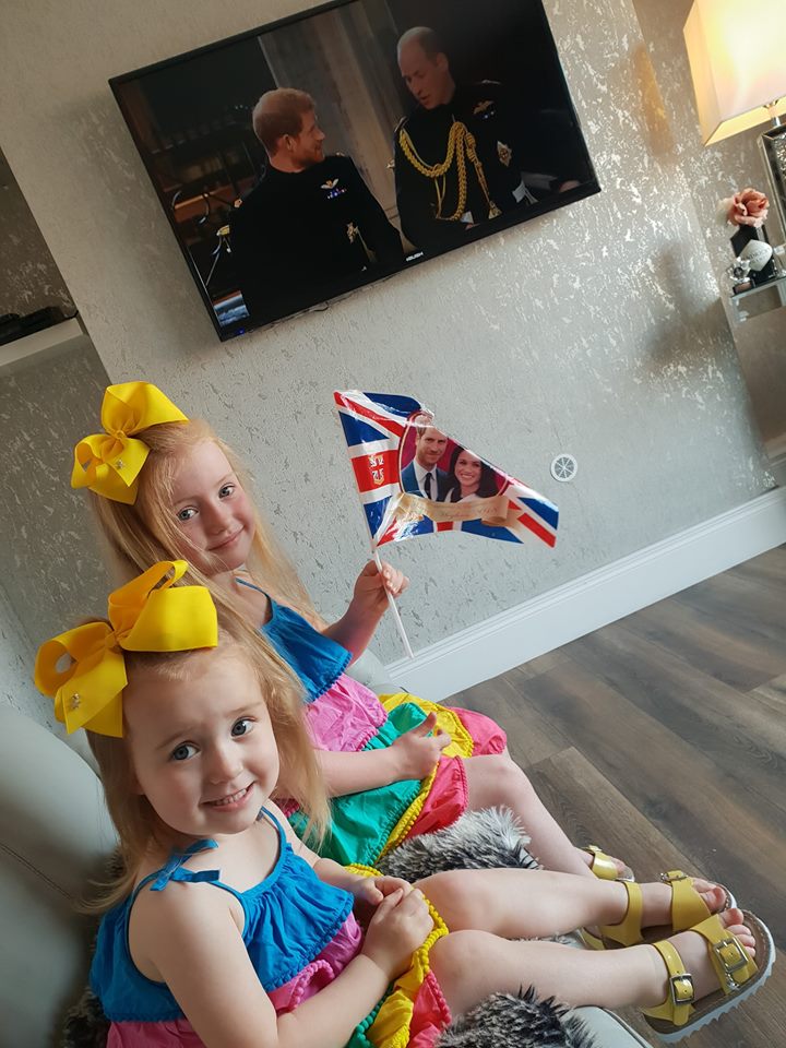 Menina chora por não ter sido convidada para o casamento de Meghan e Harry