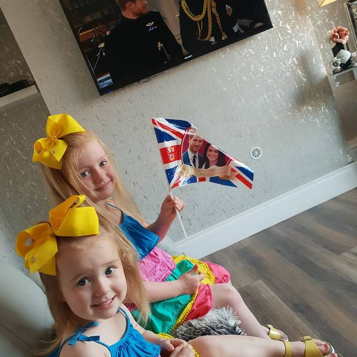 Menina se desespera por não ter poder ir ao casamento de Meghan e Harry