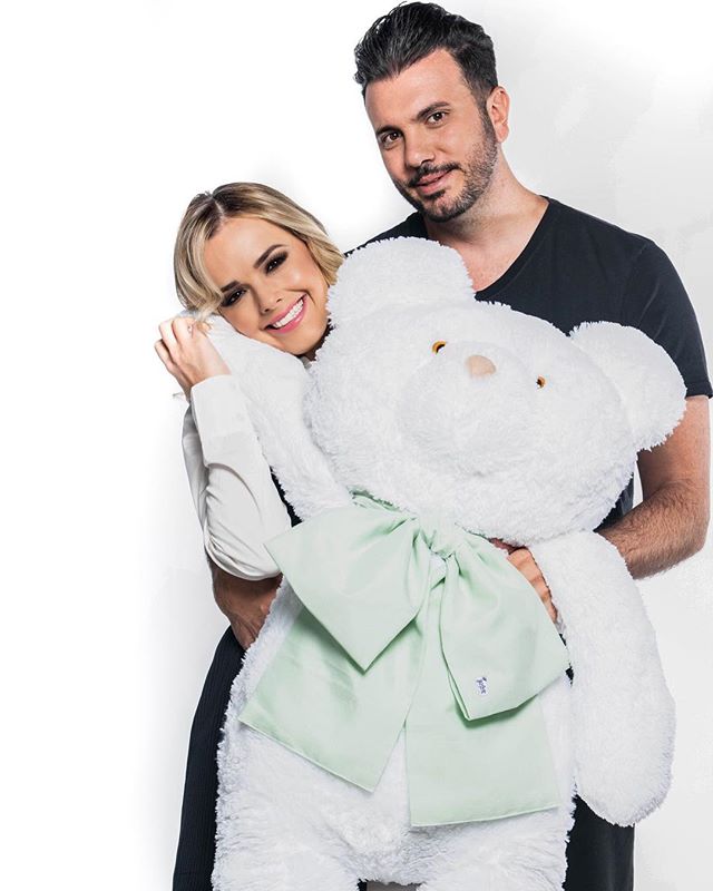 Cantora Thaeme confirma que está grávida do primeiro filho