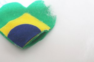 Lembrancinhas de Copa do Mundo: chaveiros e garrafas personalizadas