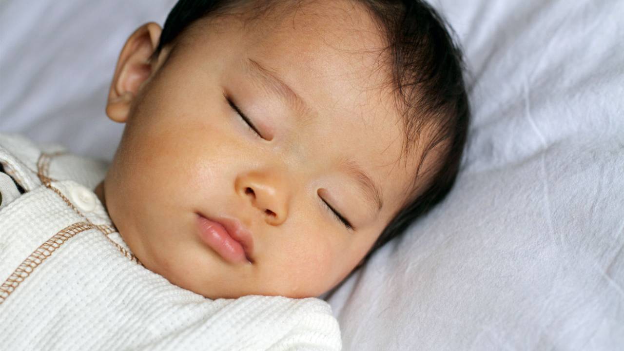 Estudo mostra nova técnica para fazer bebês pegarem no sono mais fácil