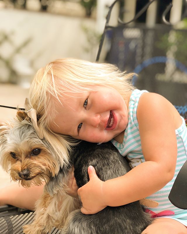 Após perder filha em acidente na piscina, mãe faz alerta sobre afogamento