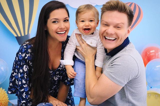 Thais Fersoza e Michel Teló comemoram o primeiro aniversário de Teodoro