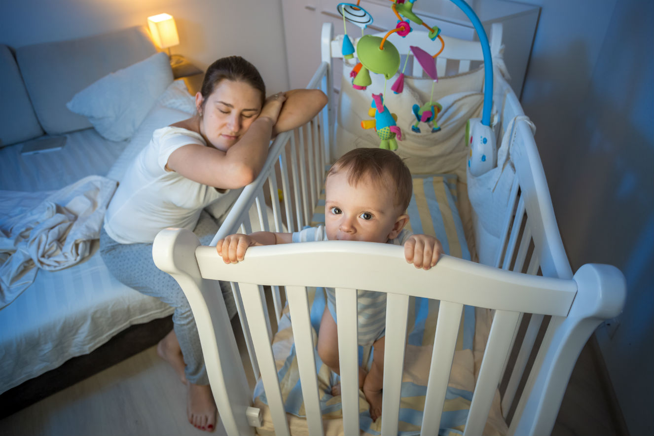 Como sobreviver às noites em claro nos primeiros meses do bebê?