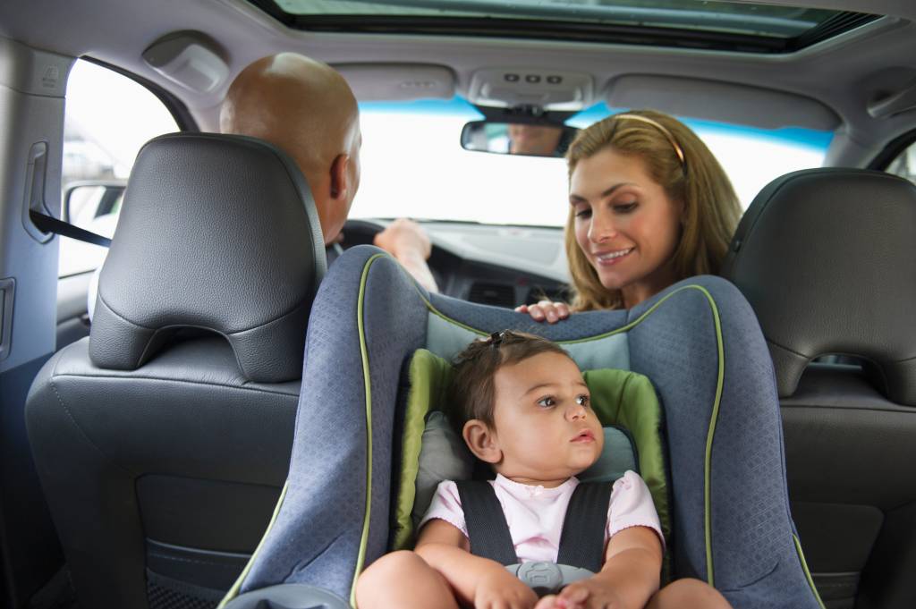 Como usar o bebê-conforto e a cadeirinha de carro de maneira segura
