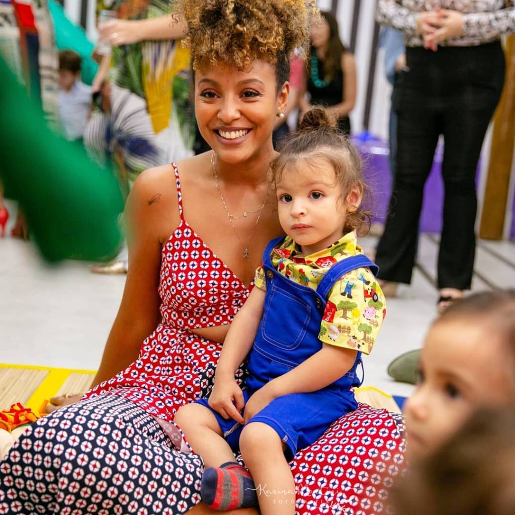 Filho de Sheron Menezzes quebra o braço no próprio aniversário