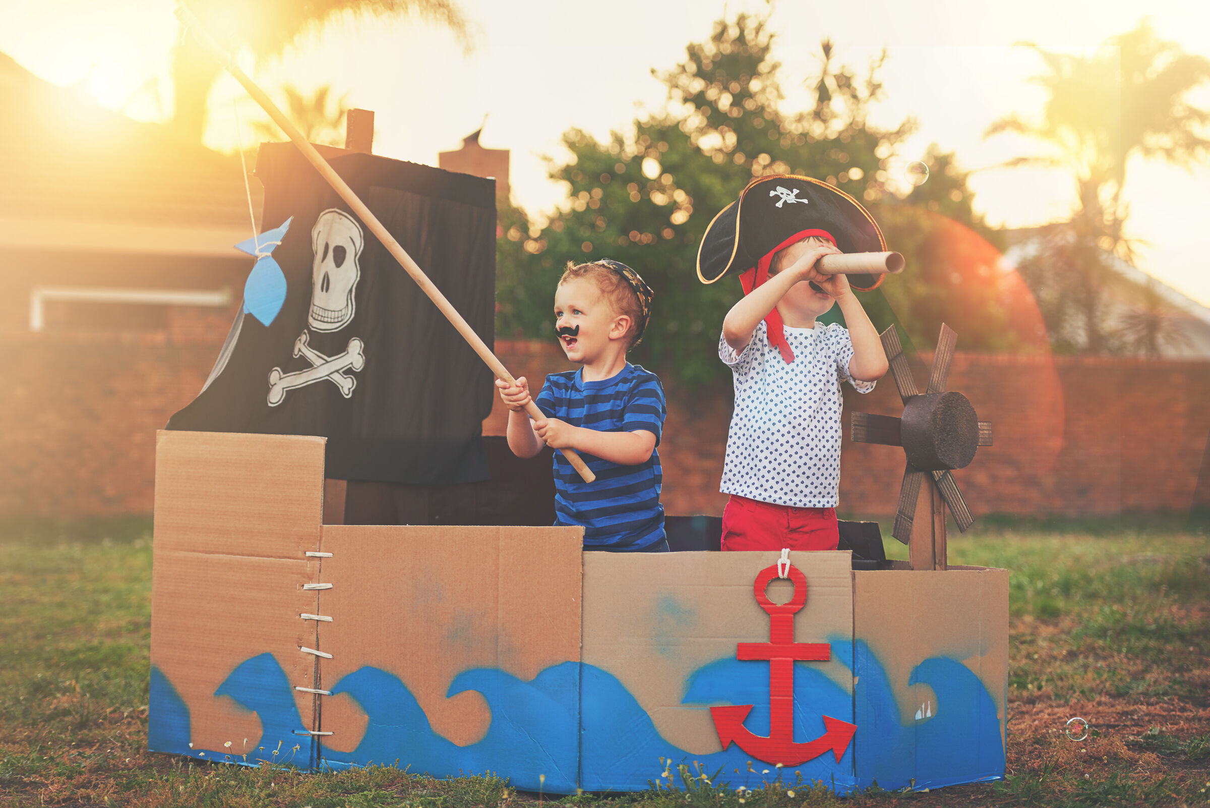 Crianças brincando de pirata