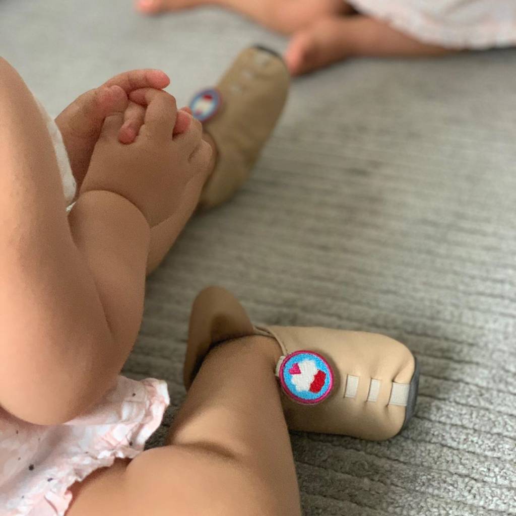 Chega ao Brasil o sapato que “cresce” junto com o pezinho do bebê