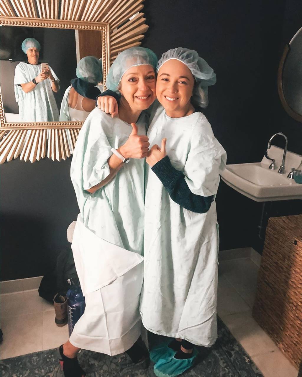 A história da mãe de 51 anos que decidiu ser barriga de aluguel da filha