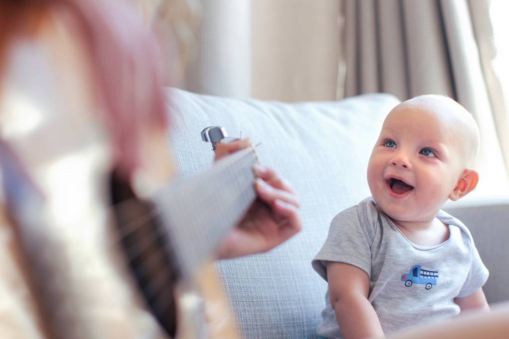 Músicas que acalmam: como usar canções no dia a dia do bebê