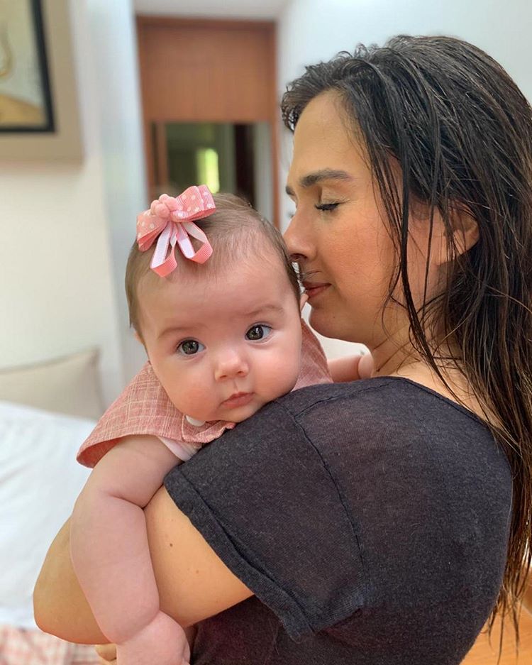 Este recado de Tatá Werneck lembra como julgar maternidade alheia é cruel