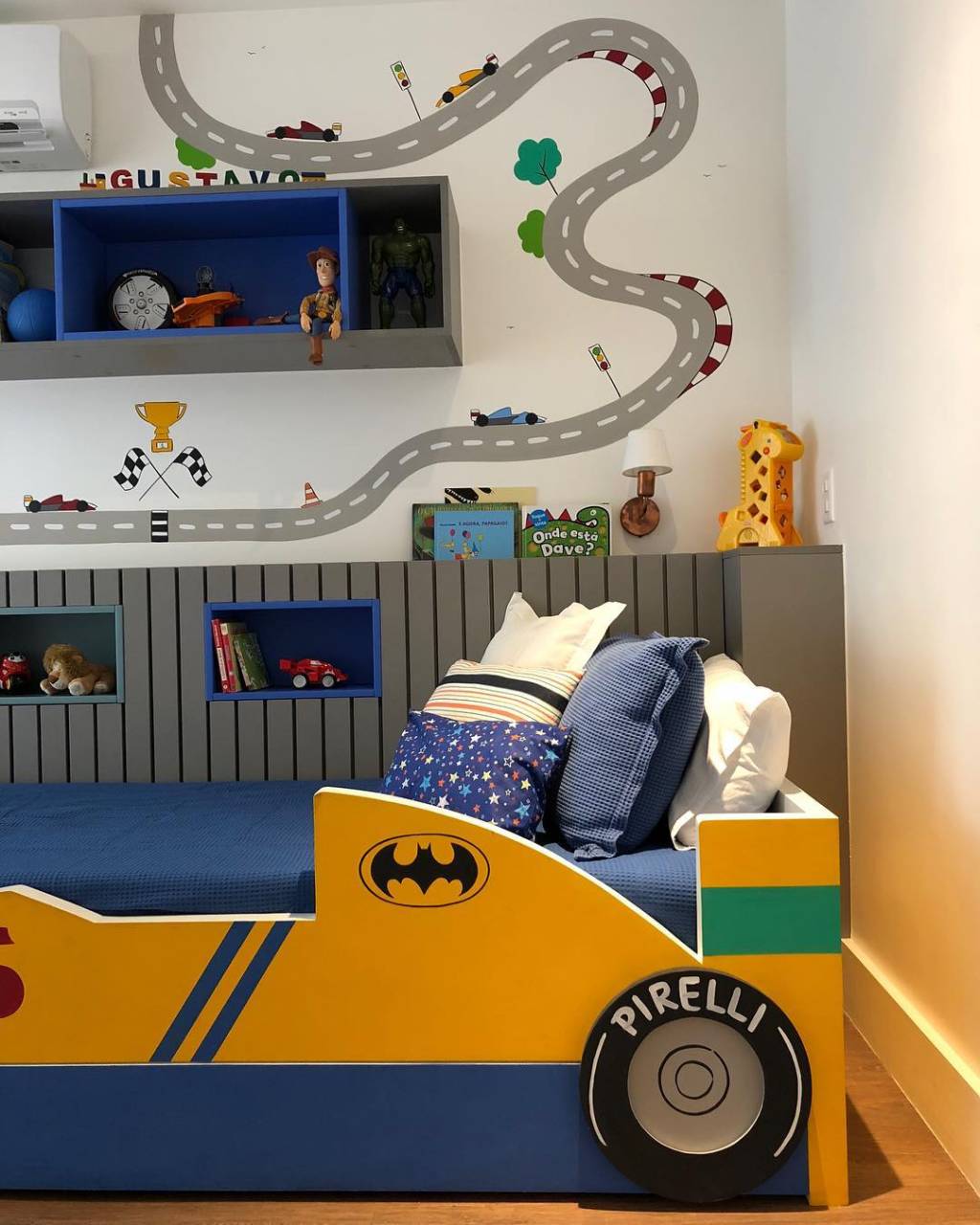 @liana.gazzola.arquitetura Liana Gazzola Arquitetura cinza e amarelo