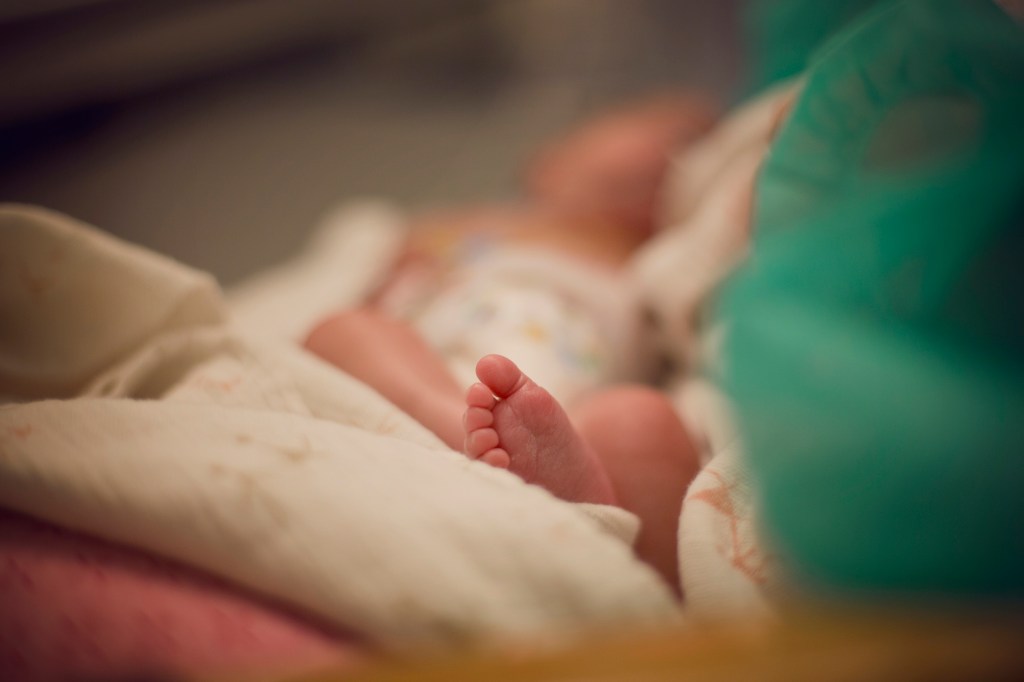 pe-bebe-recem-nascido-hospital