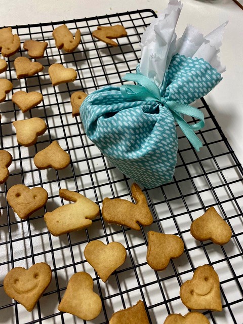 receitas-para-a-pascoa-bolachinhas-de-coelho Biscoitos em formato de coelhos e corações